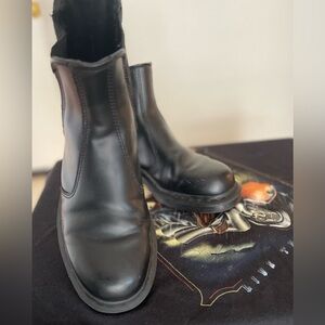 Dr. Martens 2976 Mono Chelsea Black Smooth Leather Boots Mens 7/ Womens 8 Black